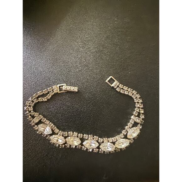 Vintage Silvertone Rhinestone Bracelet 7 inches - Picture 3 of 5